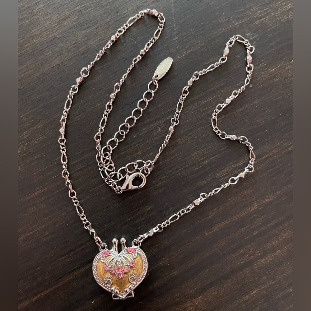 SALE🎉💕Elegant Vintage VOLM Heart Pendant Necklace💕